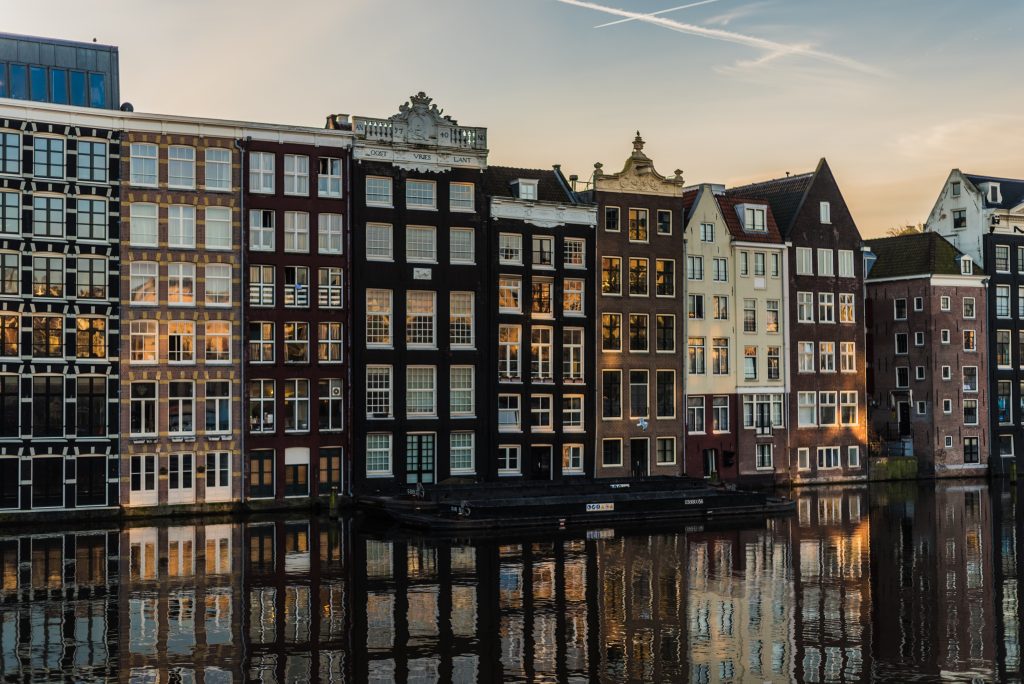 Stappenplan bezwaar maken WOZ waarde Amsterdam met informatie over OZB-belasting en woningwaarde