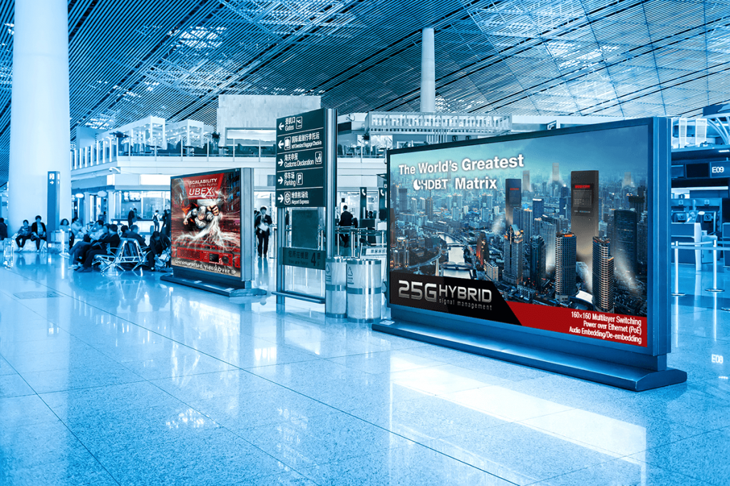 Digital signage project implementatie in Luxaflex winkels met schermen voor etalageruimte en muuroppervlak