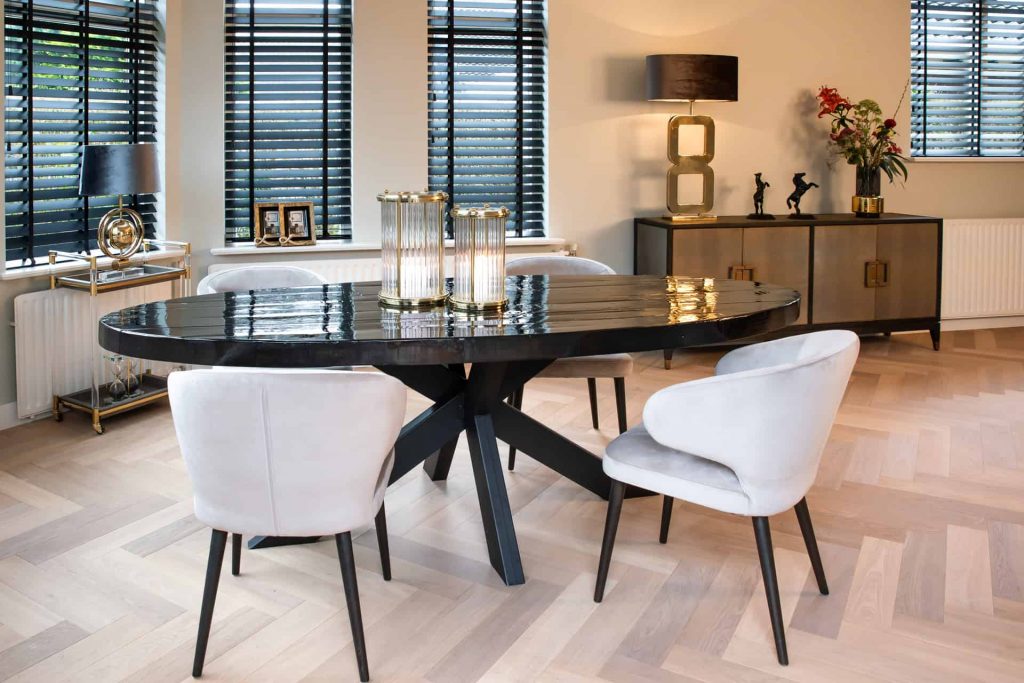 Mix and Match Richmond Interiors stoelen collectie met comfortabele fauteuils en eetkamerstoelen bij Skogen.nl