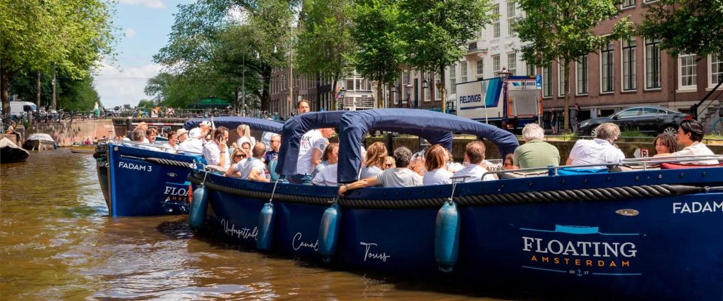 Rondvaart Amsterdam - culinaire ervaring met diner aan boord van open sloep