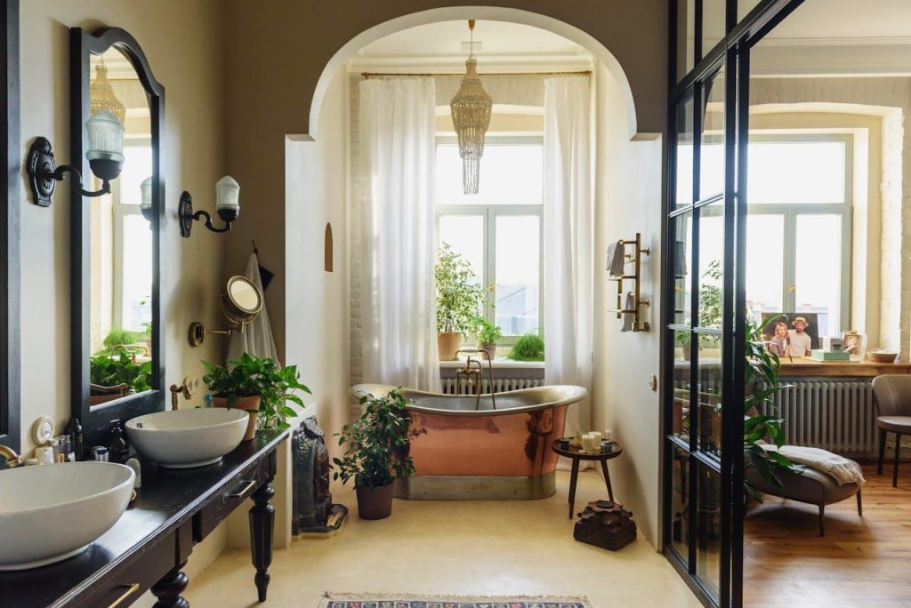 Rustige badkamer met minimalistisch design, zachte verlichting en natuurlijke elementen die een oase van rust creëren