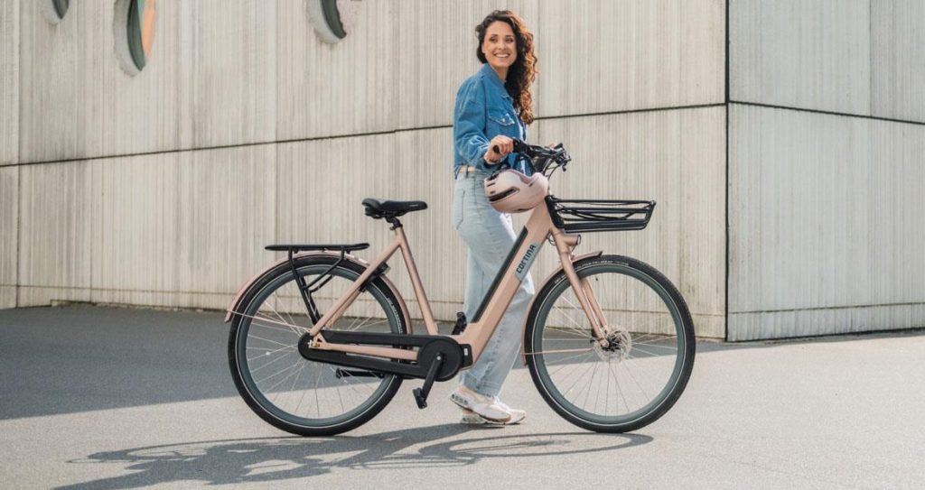 Cortina fietsen in verschillende modellen: stijlvolle e-bikes en stadsfietsen voor comfortabel en functioneel rijden