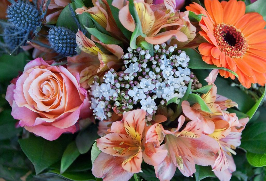 Prachtige bloemstukken van een bloemist in Kerkrade, met kleurrijke bloemenarrangementen voor diverse gelegenheden