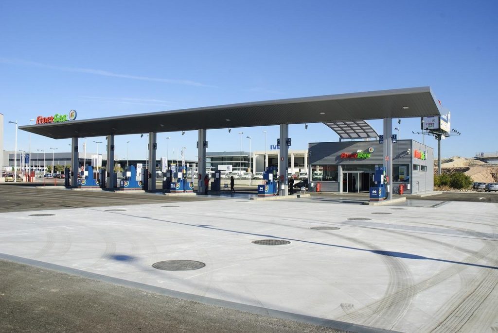 Gids over benzineprijs in Leiden met tips voor duurzaam woon-werkverkeer en milieuvriendelijke vervoersalternatieven