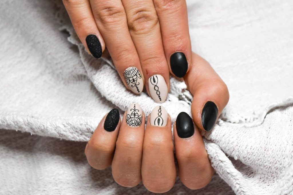 Nagelstudio in Amsterdam biedt professionele manicure, pedicure en nail art services met creatieve ontwerpen en verzorging