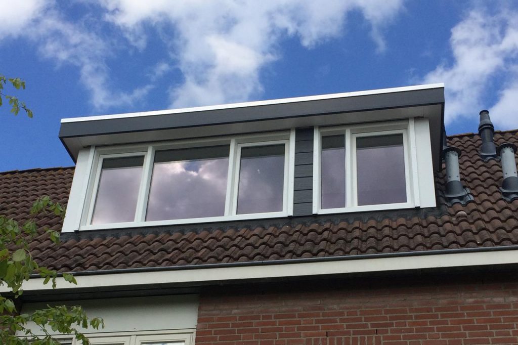 Moderne dakkapel vervangen met isolatie voor comfort en energiezuinigheid