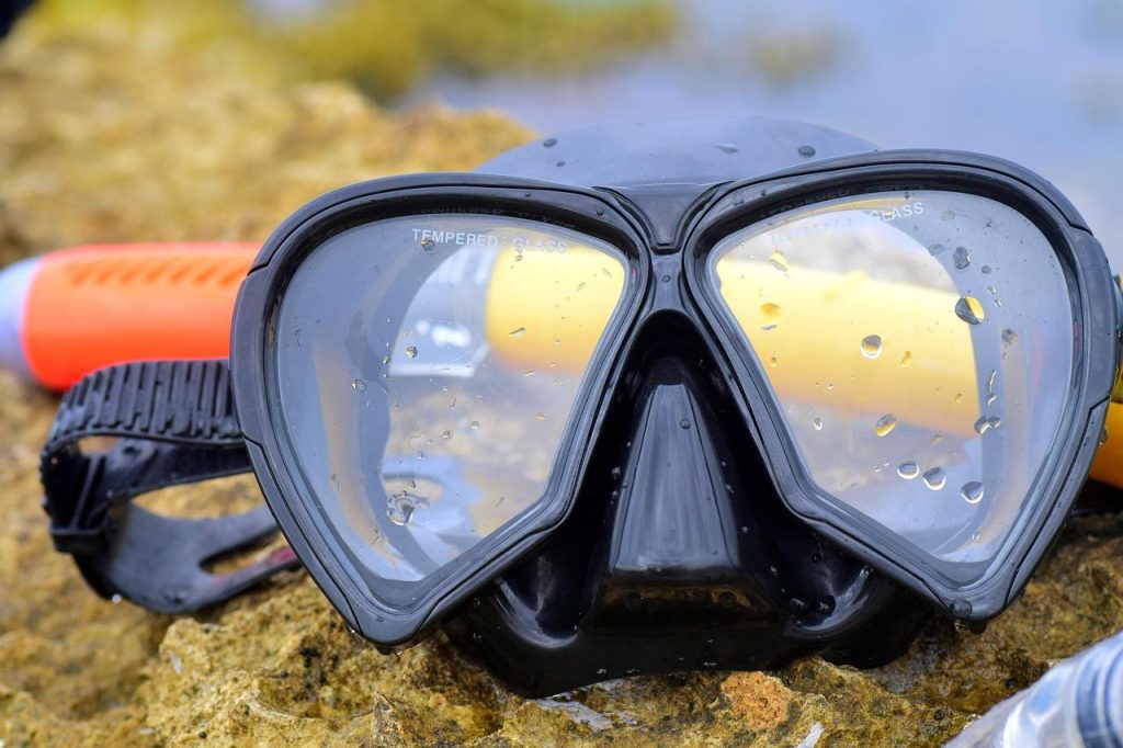 Koudwater snorkelspullen inclusief thermoshirt, neopreen hoodie en dichte vinnen voor comfortabel snorkelen buiten het zomers