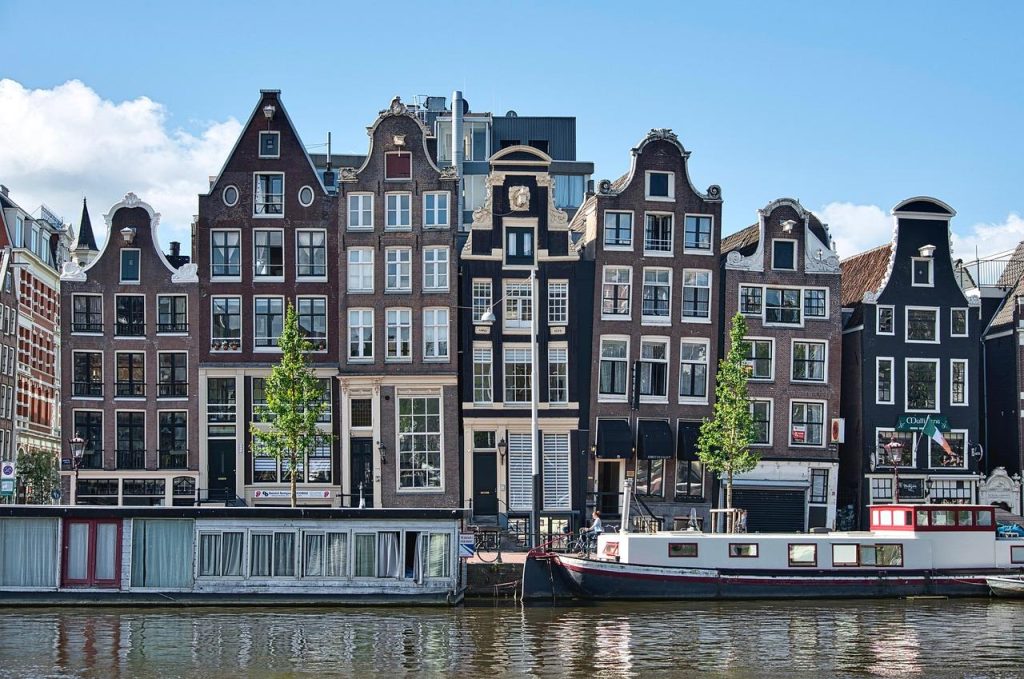 Loodgieter Amsterdam die moderne technieken gebruikt voor lekdetectie en professionele reparatie van leidingen en sanitaire i