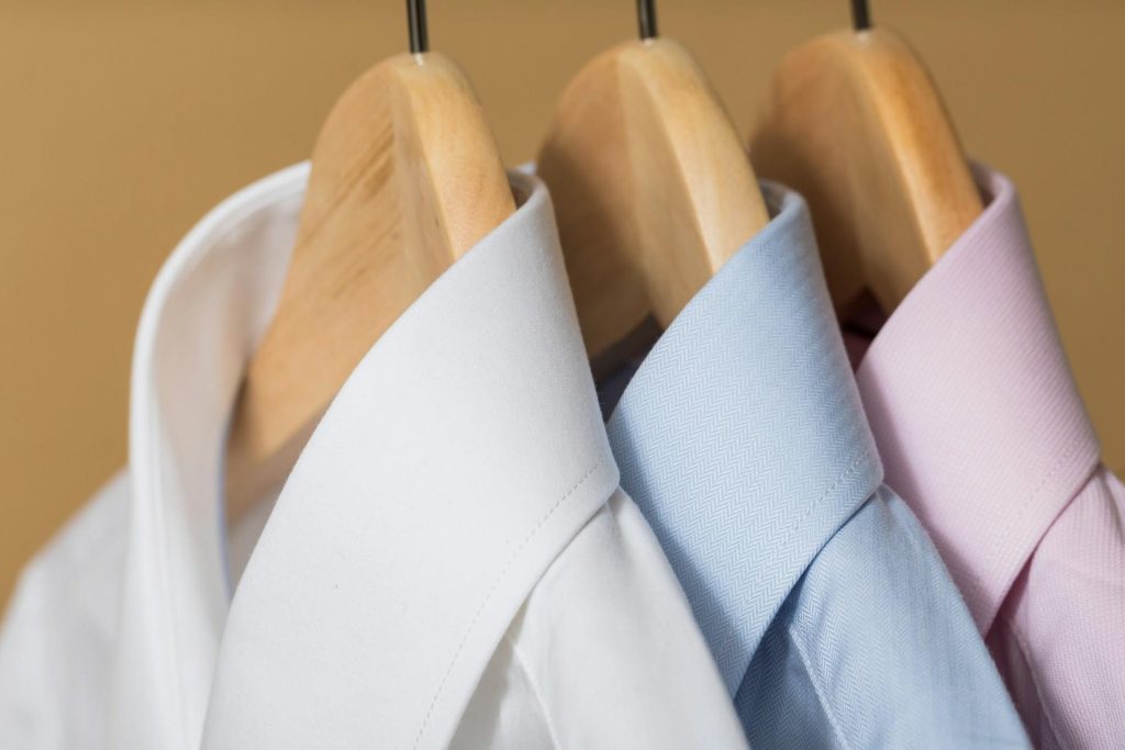 John Miller overhemden met verfijnde details en klassieke pasvorm voor stijlvolle herenoutfits